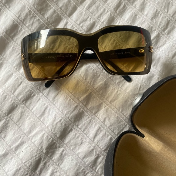 Chanel vintage sunglasses in gradient lens - Picture 10 of 12
